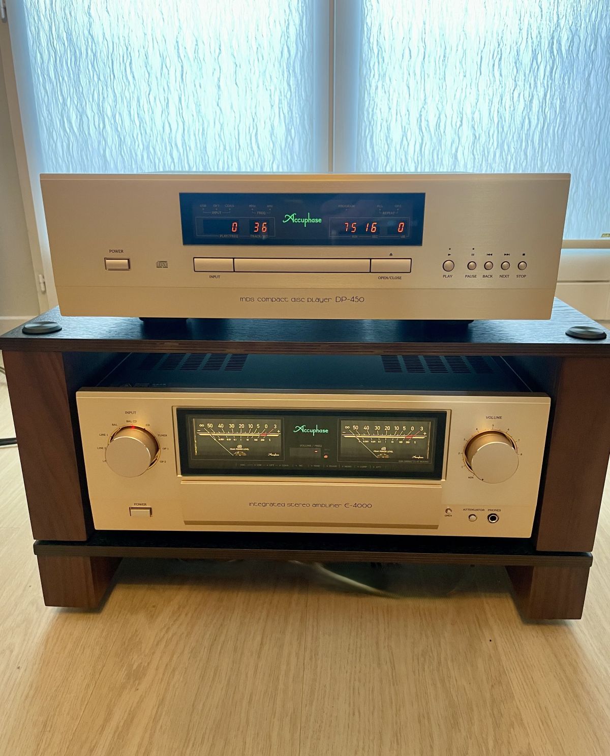 Accuphase E4000